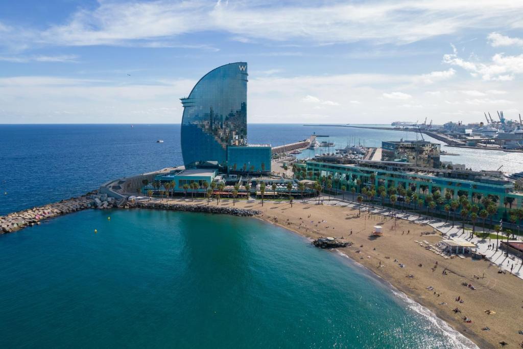 Barcelona for Rich travelers: San Sebastian beach