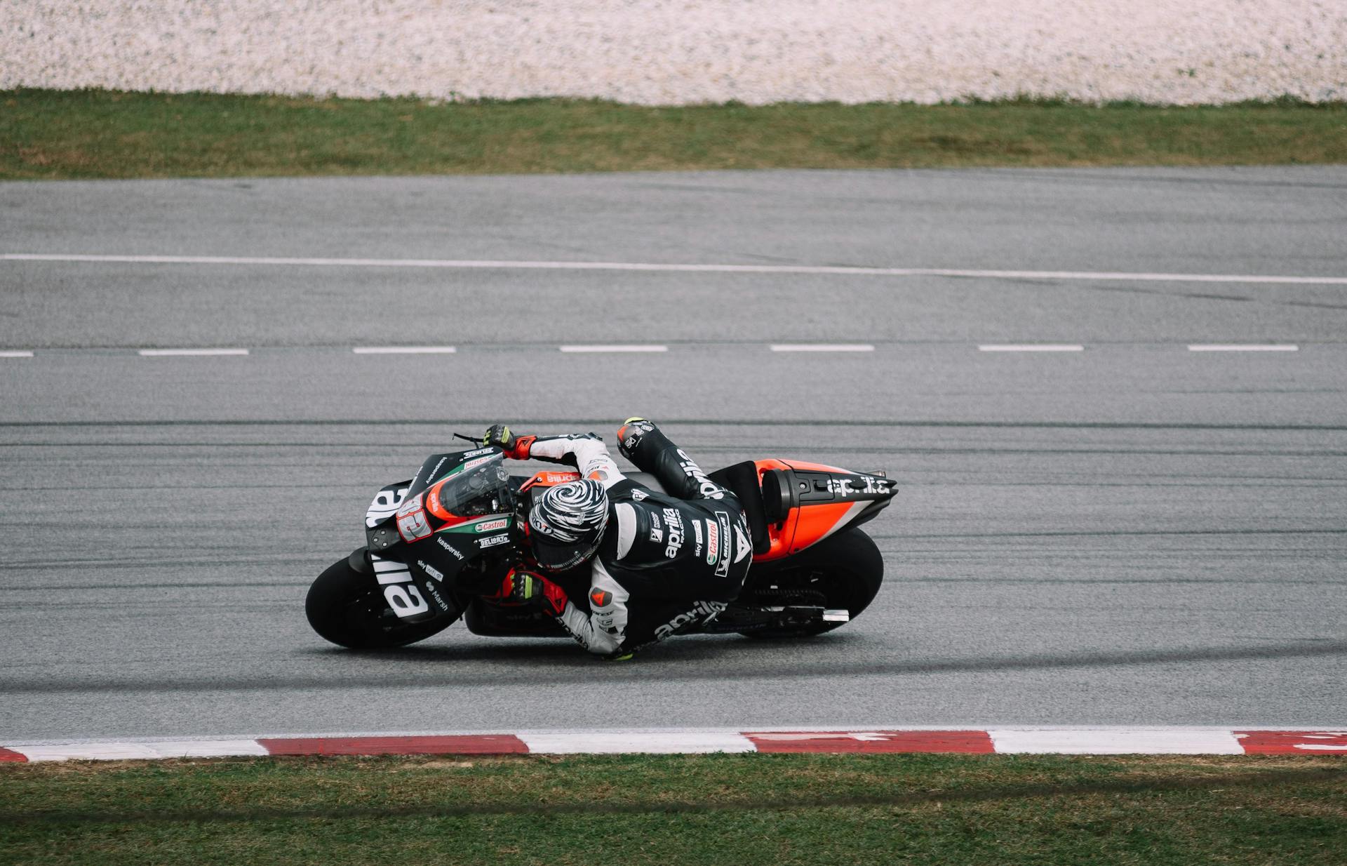 pexels wayne lee 209546040 11735216 » The keys of MotoGP of Catalunya 2025